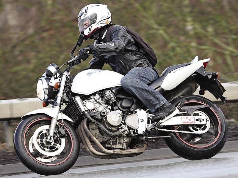 правильное питание. Sharmax sn650 двигатель. человек ест бургер. Motorola dpc 650. ест 650.