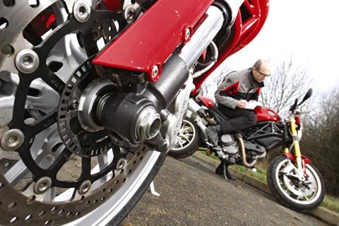 Video: Ducati Monster 1100 ABS - brake tested