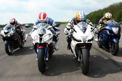 Video speed test: S1000RR v RSV4 v Hayabusa v ZZ-R1400