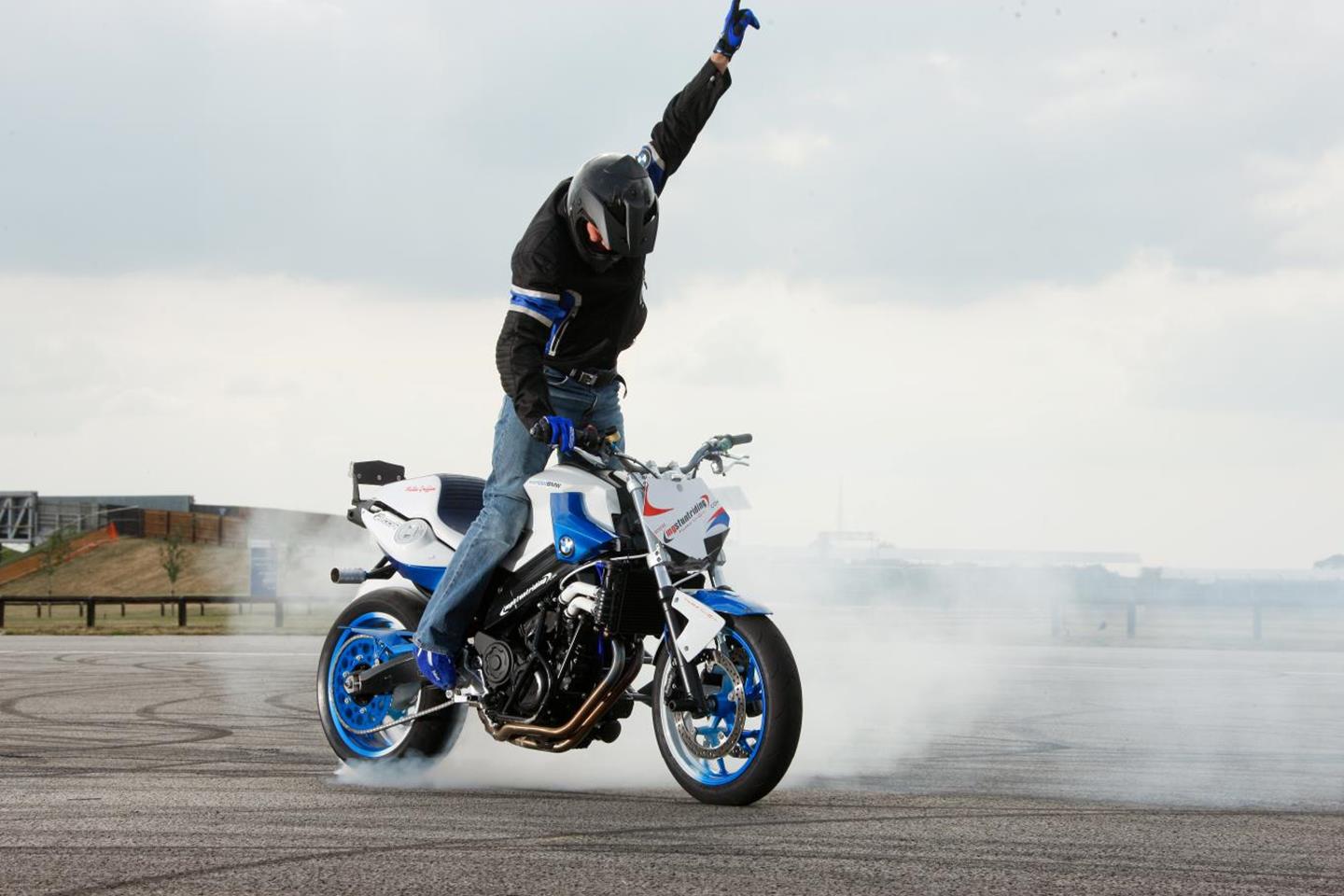 Bmw hotsell cycle stunt