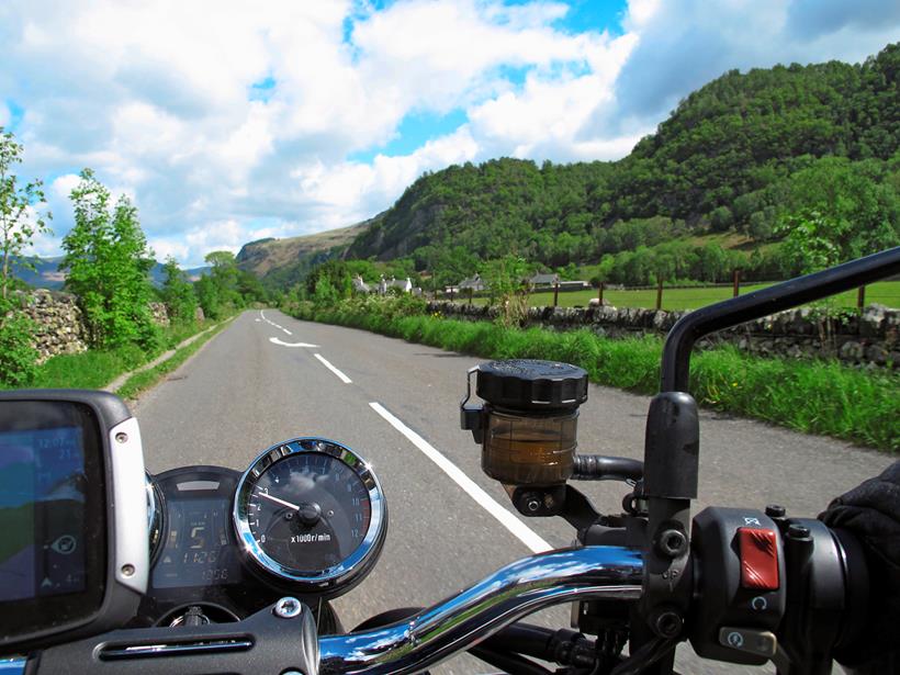 Kawasaki Z900RS onboard action