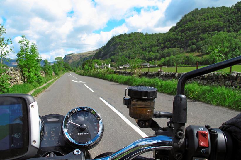 Kawasaki Z900RS onboard action