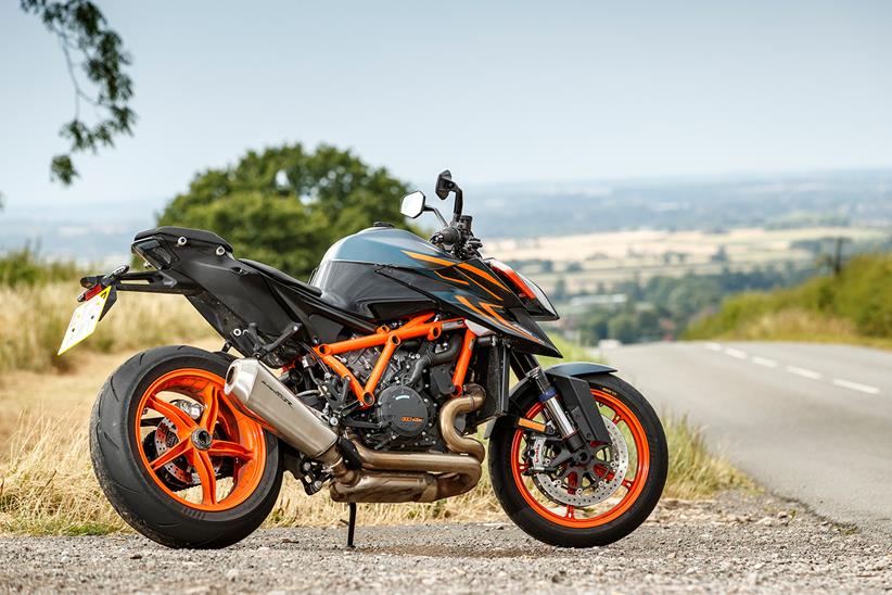 A static shot of the 2022 KTM 1290 Super Duke R Evo