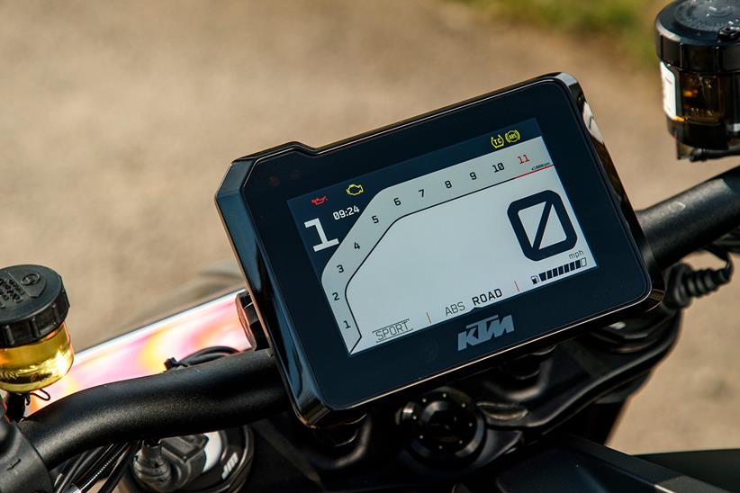 KTM 1290 Super Duke R Evo TFT dash