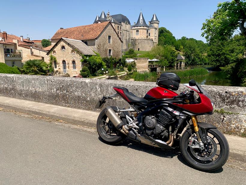 Triumph Speed Triple 1200 RR in front of a castle