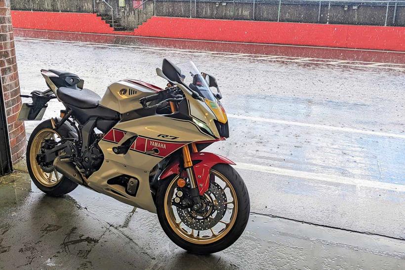 Yamaha R7 at a very wet Brands Hatch