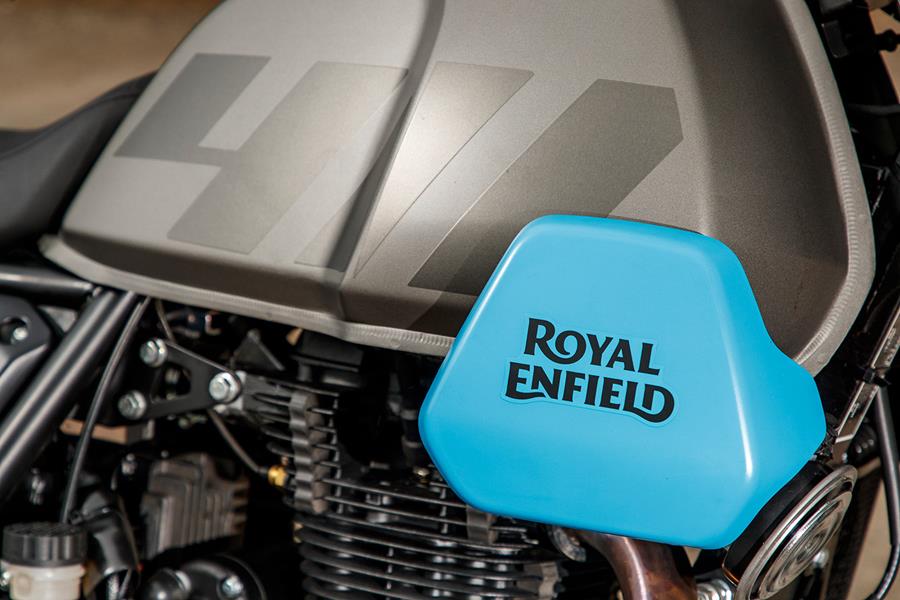 Royal Enfield Scram 411 tank and badge