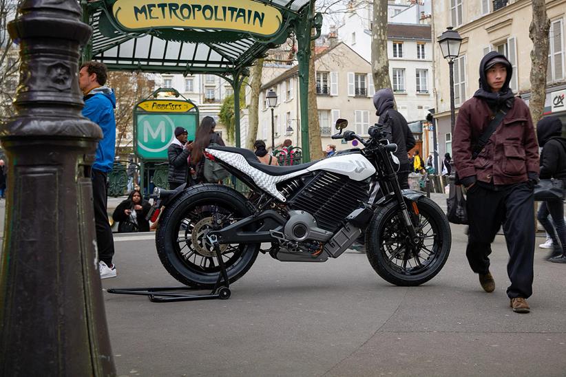 LiveWire S2 Del Mar in busy Paris street