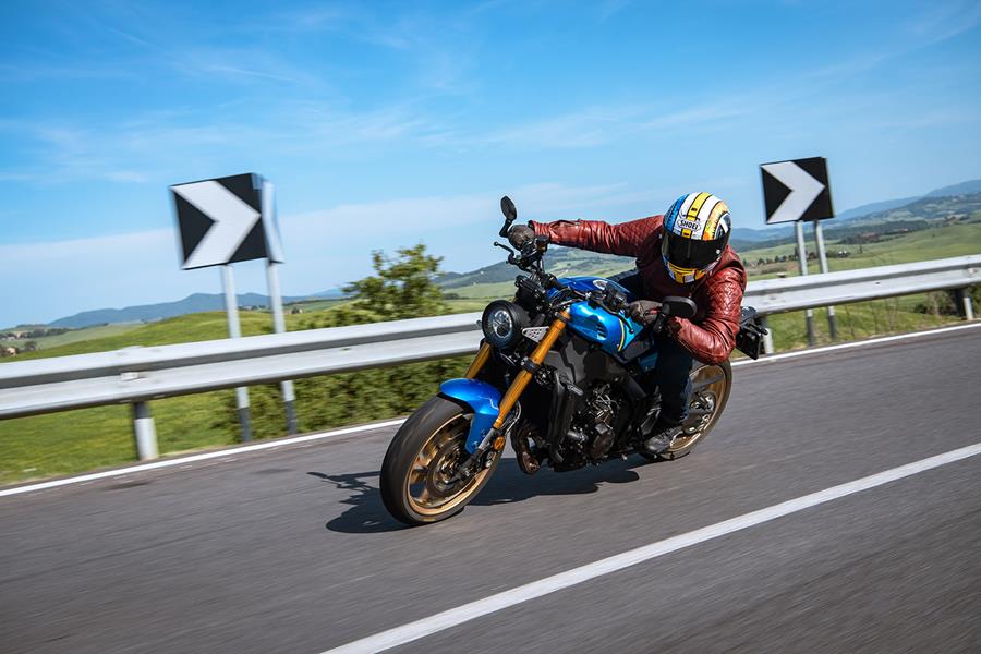 2022 Yamaha XSR900 left-hand bend