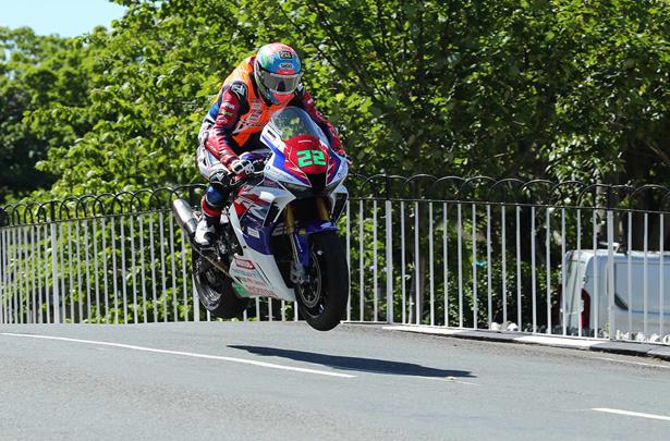 TT Ilha de Man 2022 – Peter Hickman vence primeira corrida Superbike