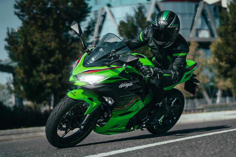 Kawasaki Ninja 400 action