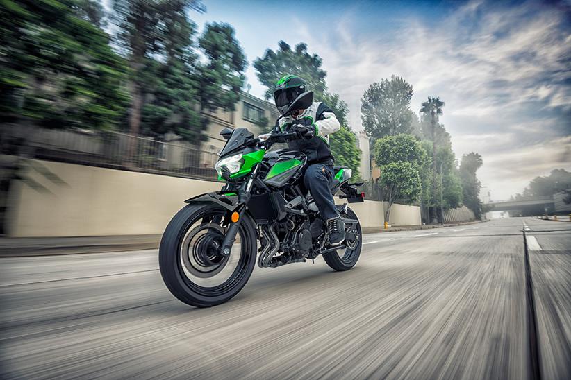 Kawasaki Z400 action