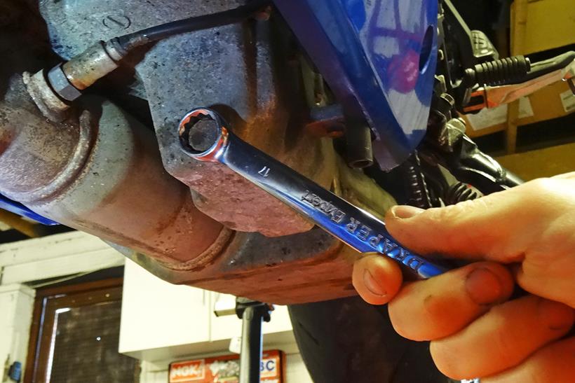 Checking a motorcycle sump plug