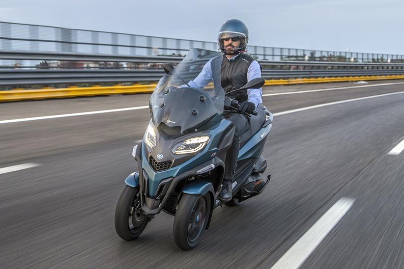 2022 Piaggio MP3 front