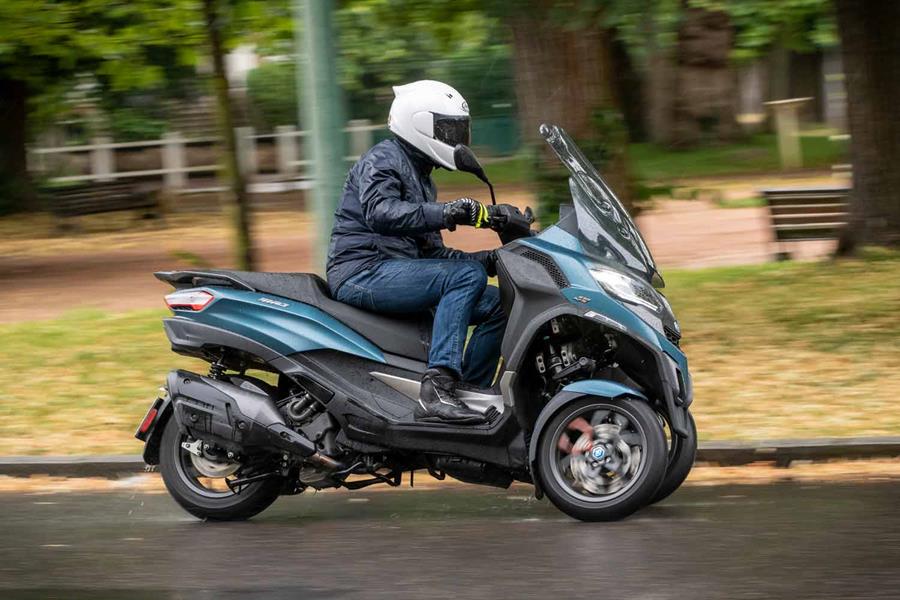 Piaggio MP3 530 hpe Exclusive riding shot side on