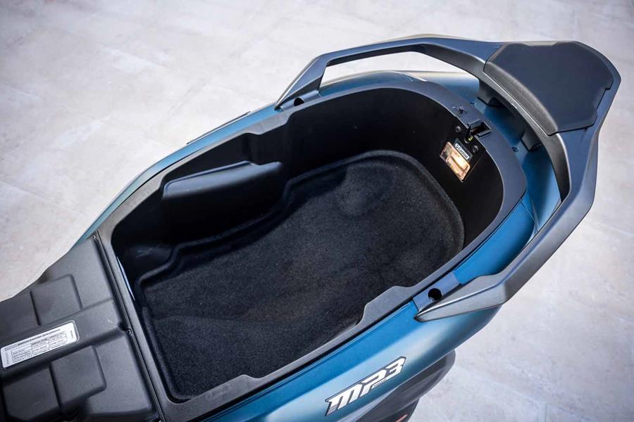 Piaggio MP3 530 hpe Exclusive under seat storage for helmet