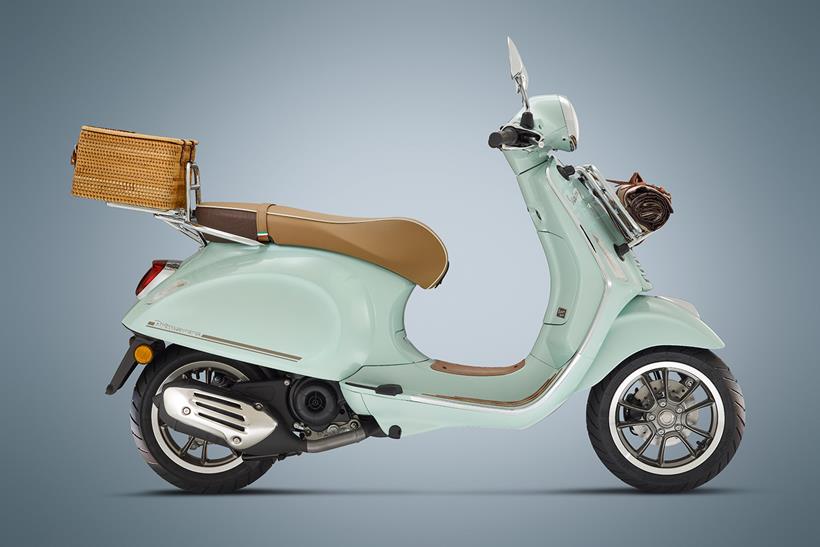 Vespa pic nic side on