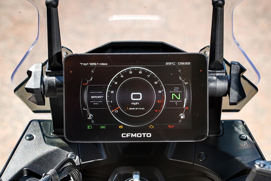 CF Moto 800MT Touring dash