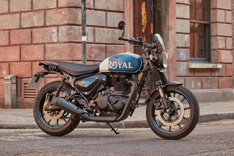 Royal Enfield Hunter 350 in the street