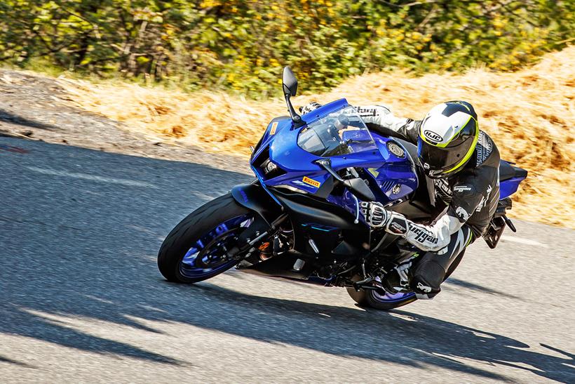 Yamaha R7 turns left on the road