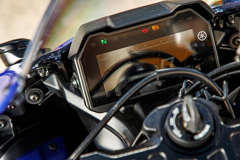 Yamaha R7 dash