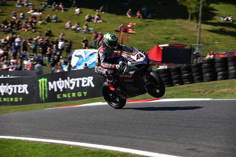 Tommy Bridewell goes over the Mountain at Cadwell Park