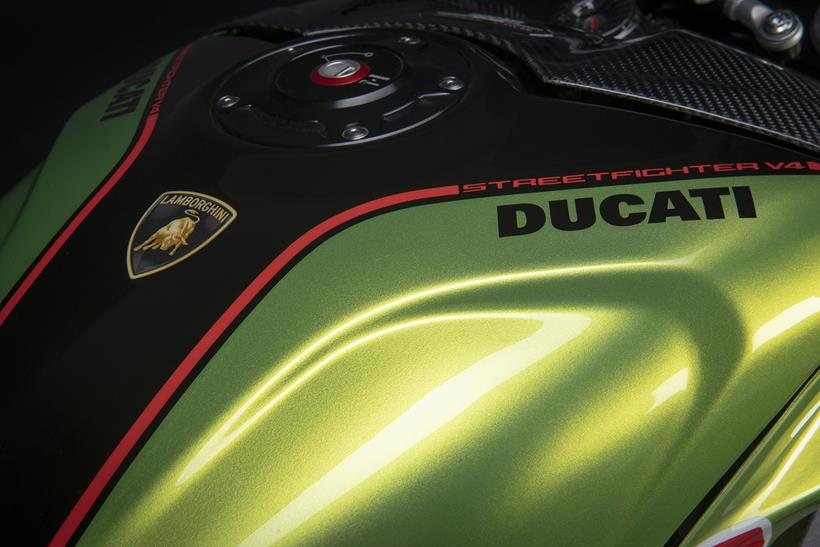 Ducati Streetfighter V4 Lamborghini tank