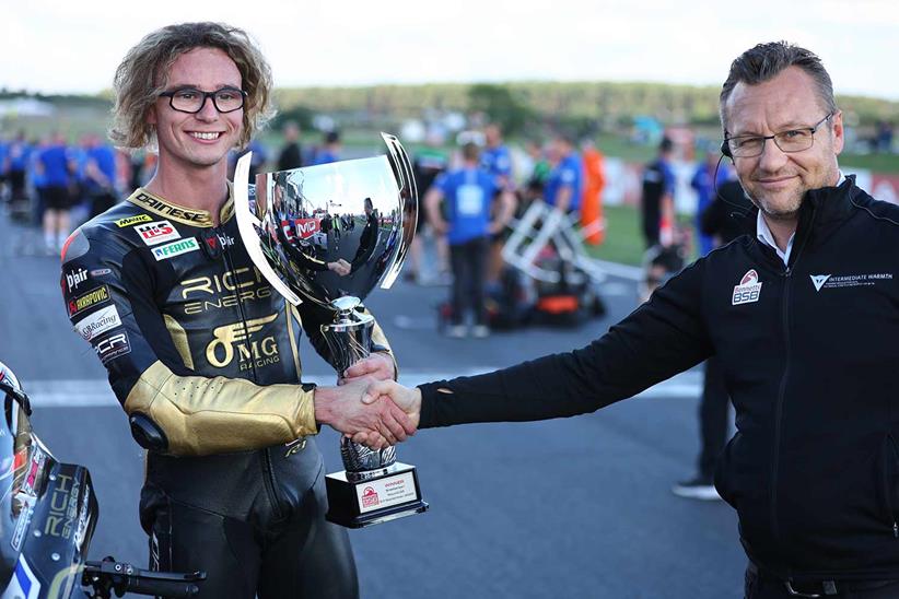 Race Director Stuart Higgs presents Bradley Ray with his trophy