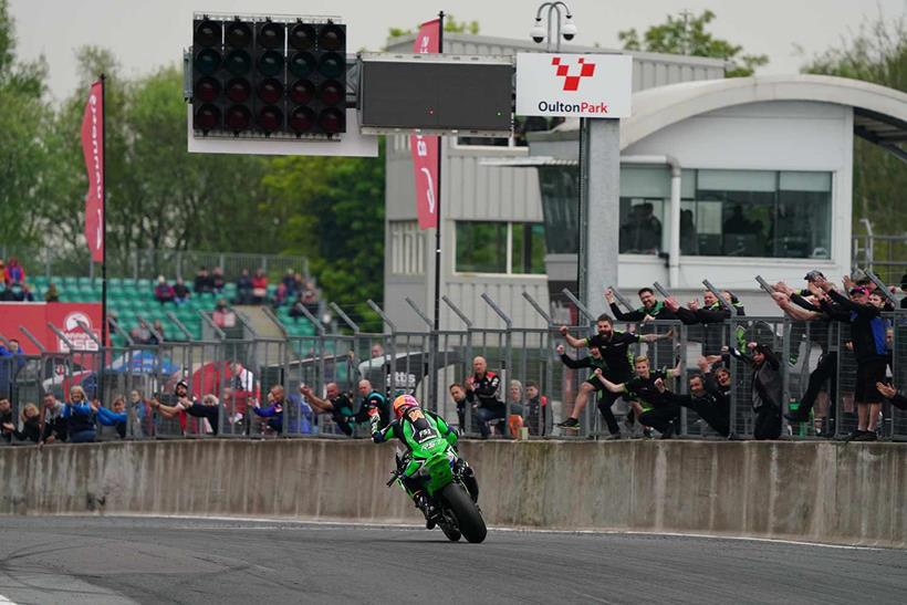 Lee Jackson secures his maiden BSB win at Oulton Park