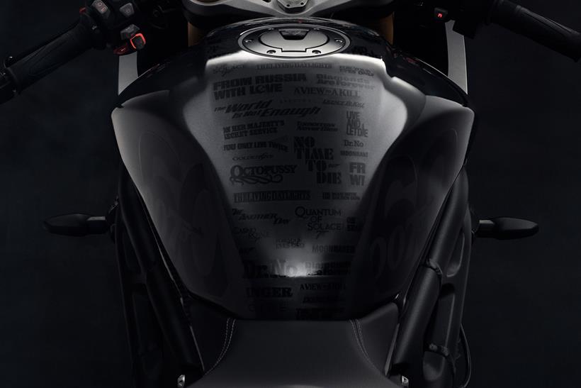 Triumph Speed Triple 1200 RR Bond Edition tank