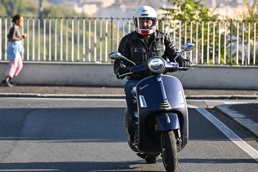 The styling of the Vespa GTS 300 has been modernised but retains those crucial classic lines