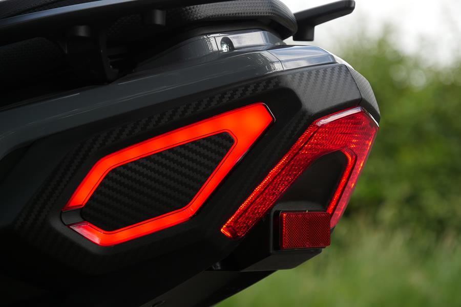 2022 Sinnis Hero-X rear lights