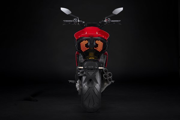 ducati_diavel_v4_4.jpg