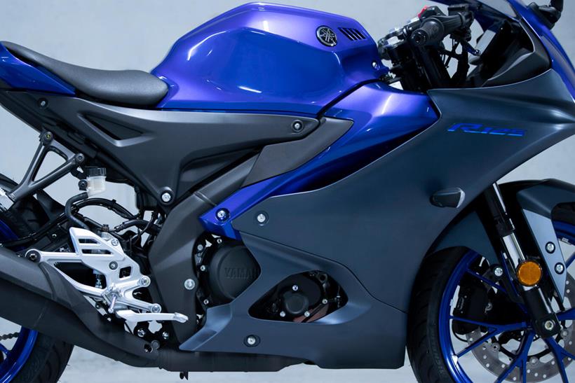 New tank styling on the 2023 Yamaha R125