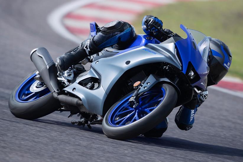 Cornering on track on the Yamaha R125