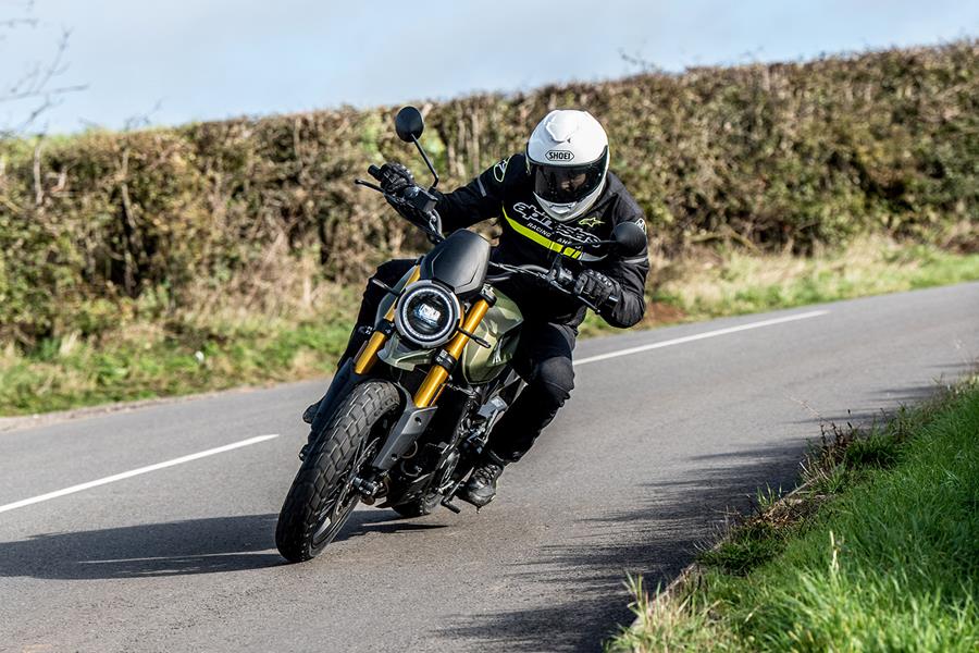 Moto Morini Seiemmezzo SCR on the road