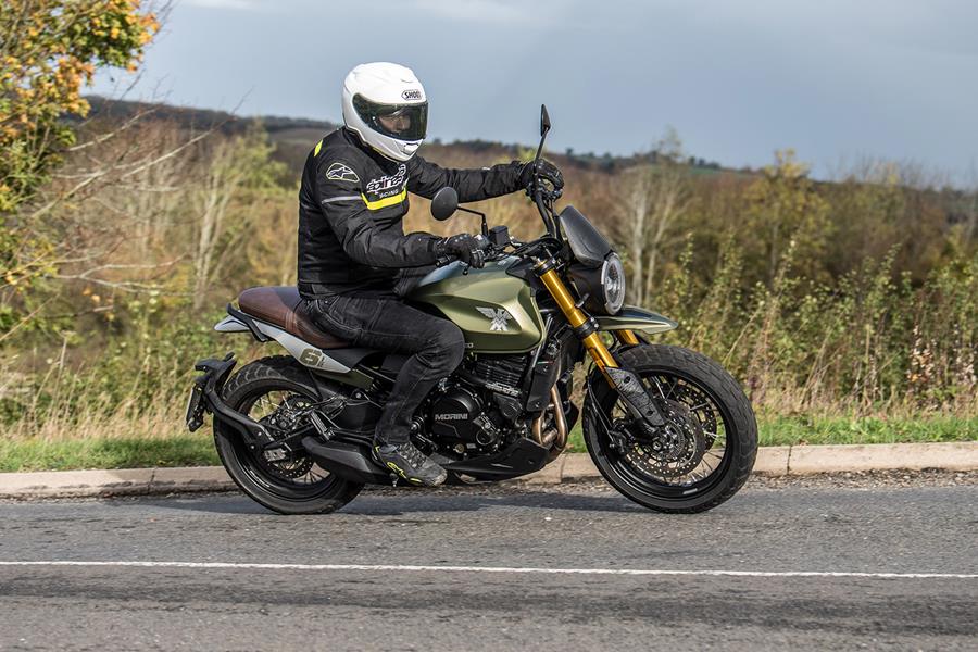 Moto Morini Seiemmezzo SCR ridden by Michael Neeves