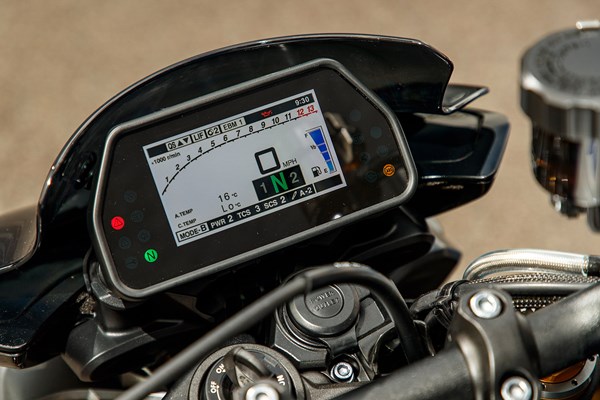 Yamaha MT-10 SP review - hypernaked much improved over MT-10