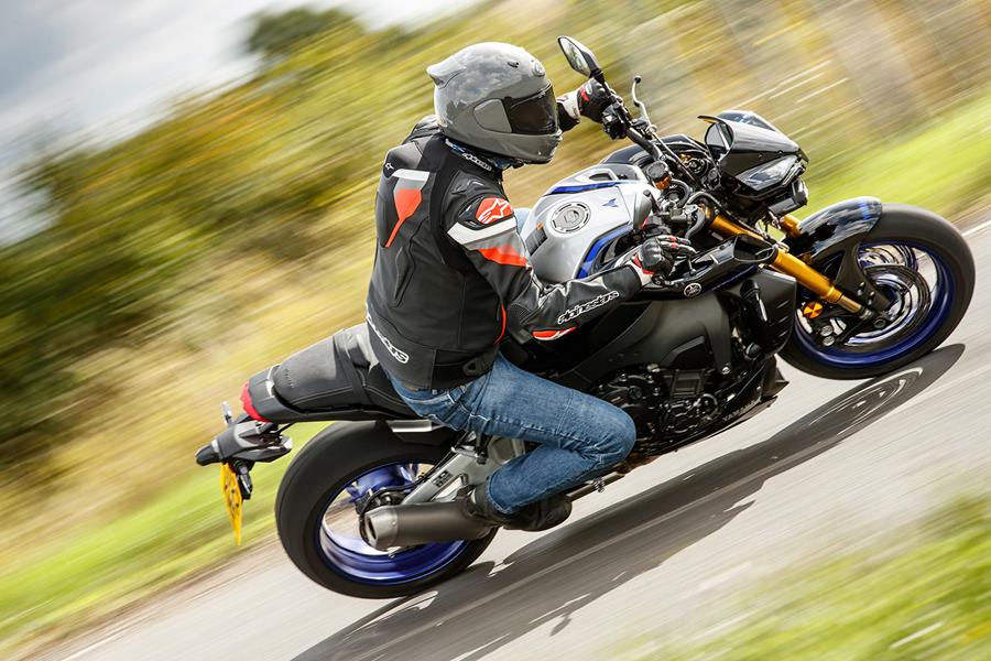 Yamaha MT-10 SP turning right