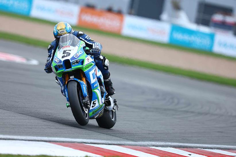 Dean Harrison in BSB action with DAO Racing Kawasaki