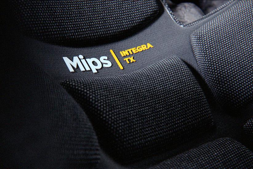 Mips logo in Kabuto F17 helmet