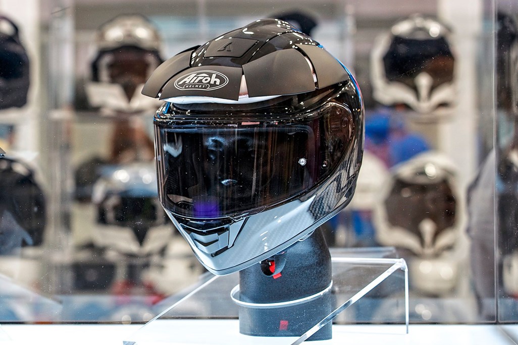 Airheads World's first integrated airbag helmet unveiled by Airoh