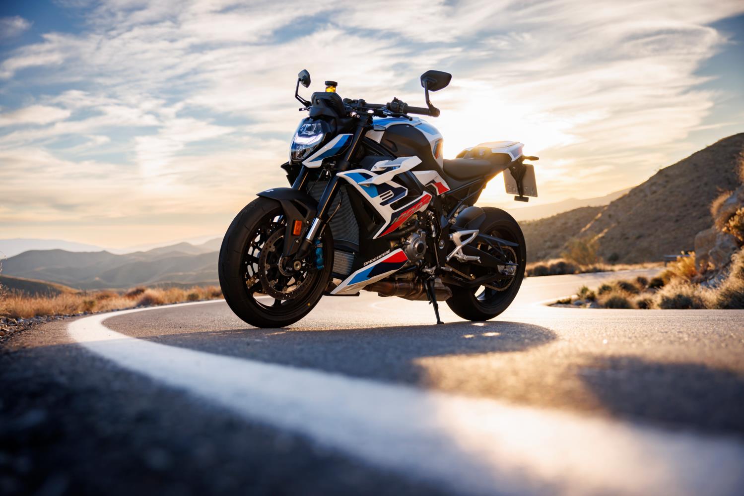 BMW M1000R (2023 - on) Review