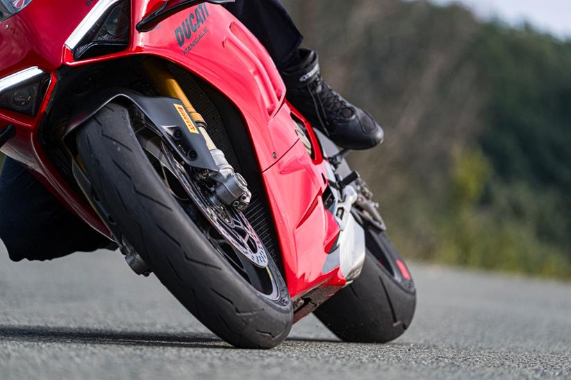 Pirelli Diablo Supercorsa V4 front cornering