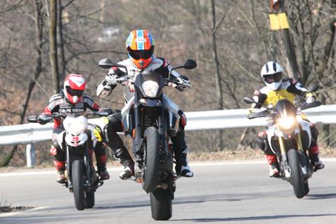 Video: Aprilia Dorsoduro 1200 vs Ducati Hypermotard 1100 Evo vs KTM 990 SMR