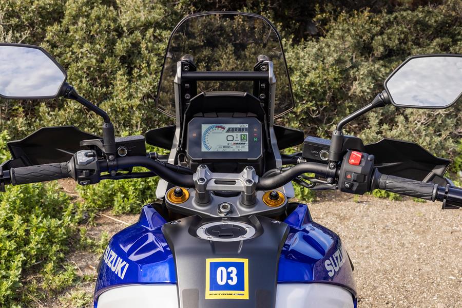 Suzuki V-Strom 1050 DE cockpit