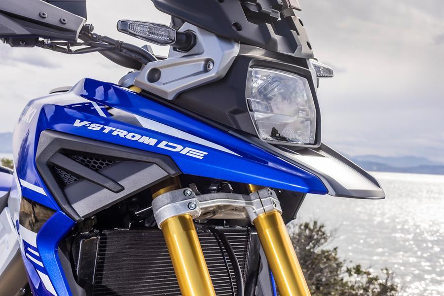 Suzuki V-Strom 1050 DE beak and headlight