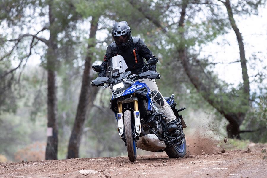 Suzuki V-Strom 1050 DE spinning up the rear off road