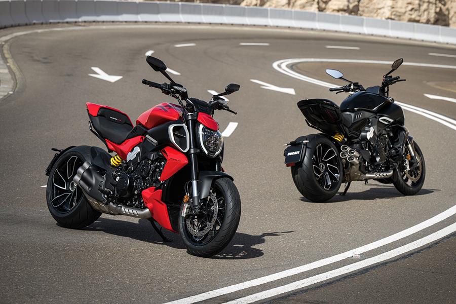 Ducati Diavel V4 in red or black