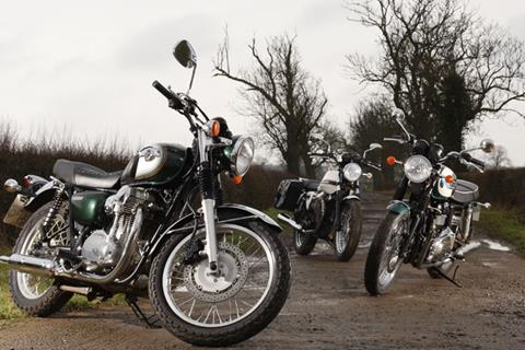 Video: Kawasaki W800 vs Triumph Bonneville vs Moto Guzzi V7 Classic